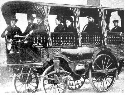 L'Obéissante d'Amédée Bollée, 1873 — première automobile française produite en série, transportant ses passagers